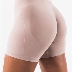 NWOT Alphalete Amplify Shorts V2 in Porcelain